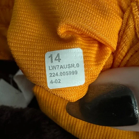 NWOT Lululemon Hotty Hot Shorts - Picture 6 of 6